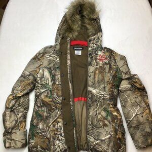 Women's Medium Realtree Camoflouge Puffer Coat with removable fake fur on hood